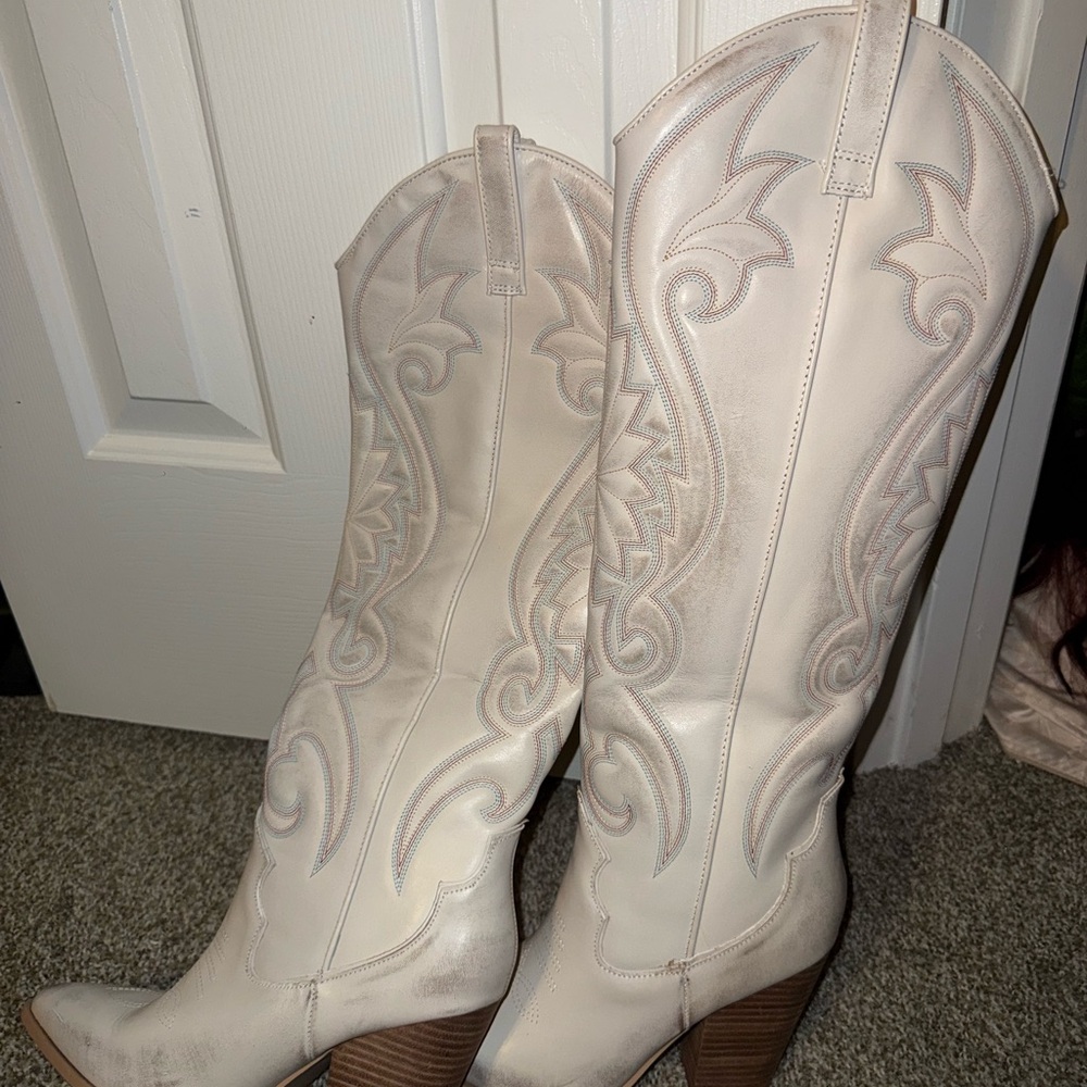 Steve Madden Cream Heeled Western Boots